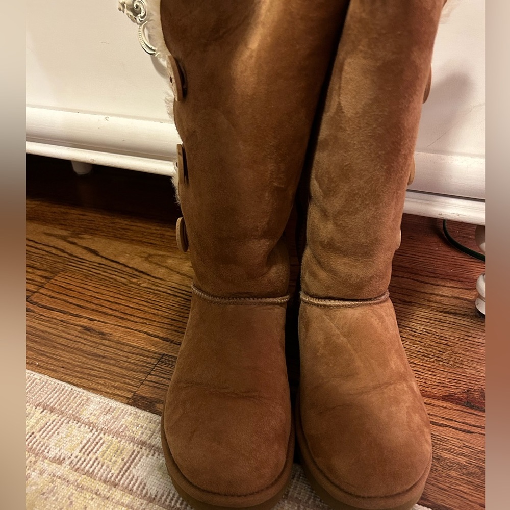 Ugg Bailey Button Triple Button Chestnut - image 4